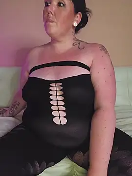 CurvyBonnie_XO