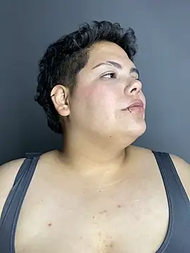 Hailey_Curvy webcam