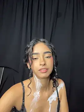 rossemelody (F teen) - Paint on my tits 😏✨