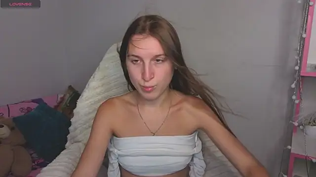 Miniatura da webcam ao vivo de Xenia_paradise com #small-tits e #hd
