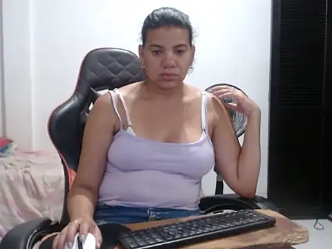 Adriana_0312 webcam