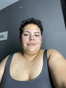 Hailey_Curvy webcam