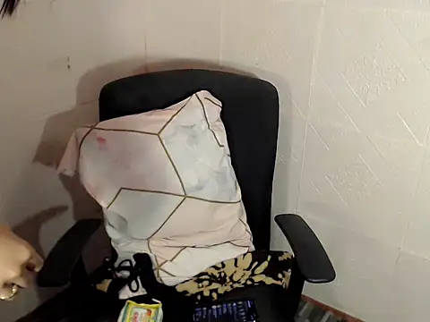 yoursweetreina webcam