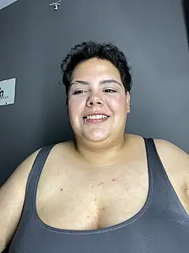 Hailey_Curvy webcam