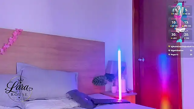 LaraRous webcam