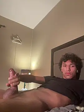 Skinnyywithbigdick live cam on StripChat