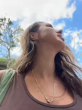 Bella-Grace live cam