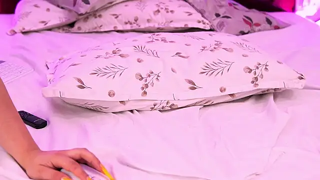 SweetySasha18 live cam on StripChat