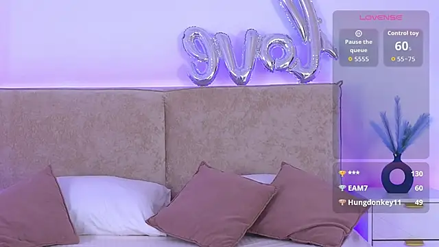 Jules_night live cam