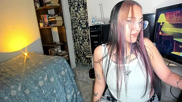 Scarlett-velvet webcam