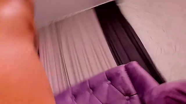 Jullia_Moor webcam