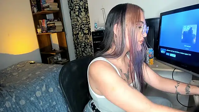 Scarlett-velvet webcam