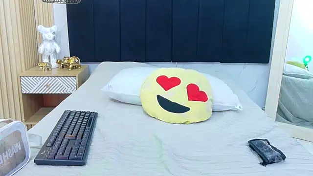 EbonyCoWorker webcam