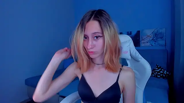 college_girl_18 - College_Girl_18's free webcam - UK Sex Cams