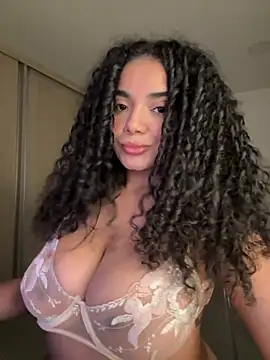 curlyierr (F young) - Suck and pinch my big tits close