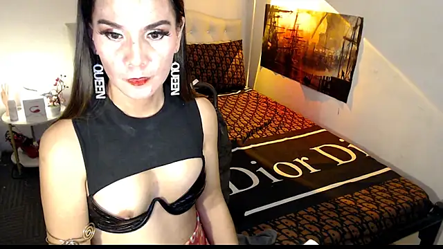 NinaDOM4CUM webcam