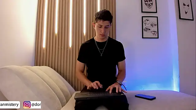 Dorianmistery2322_ webcam