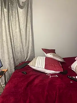 ConnieSmall24 webcam
