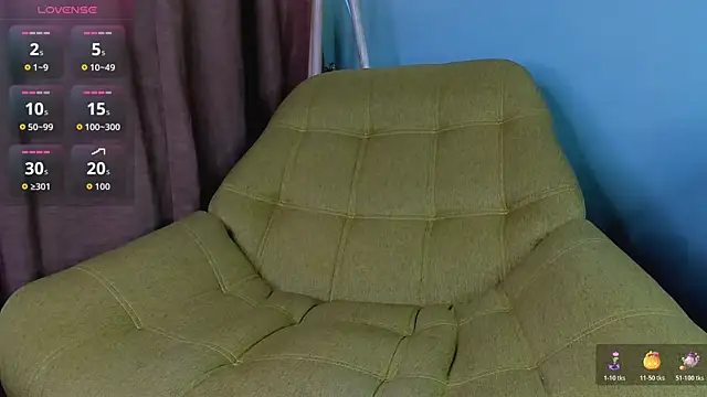 LeyaBloom webcam