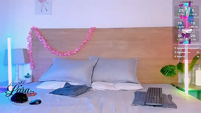 LaraRous webcam