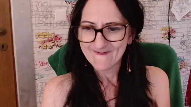 DebraMilf webcam