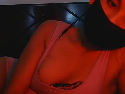 sugar_mommy98 (F young) - Explore your lust with me this rainy day