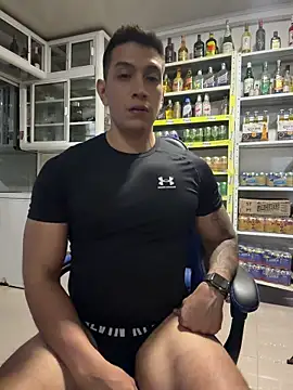 OliverWest04 live sex cam