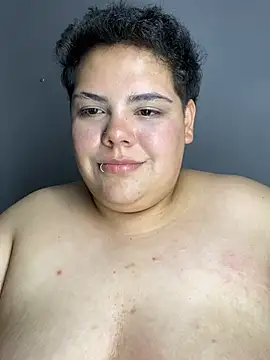 Hailey_Curvy