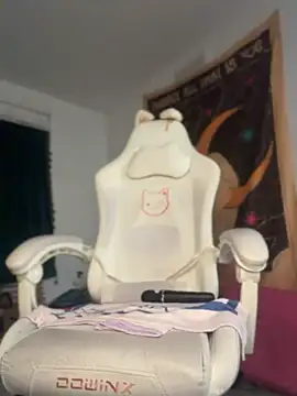 Lunalovesyou8 webcam