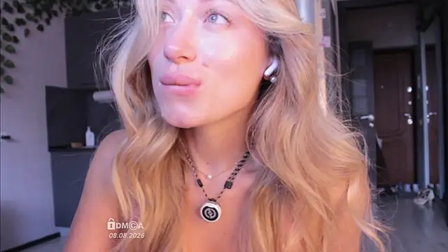 Blondie_Bunny webcam