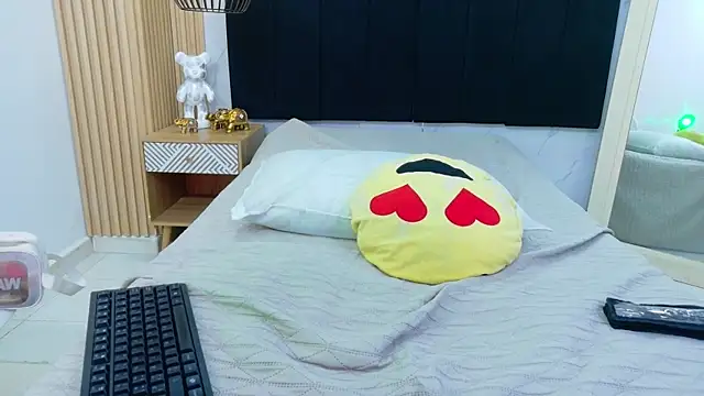 EbonyCoWorker webcam