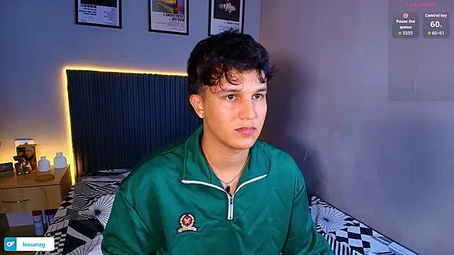 Leo_Savage_ webcam