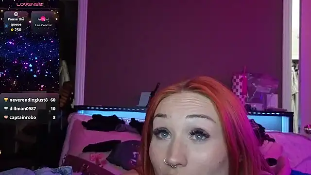 thornsandhoney (F young) - topless show