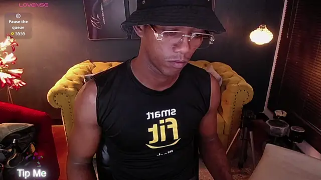 blackbignude webcam