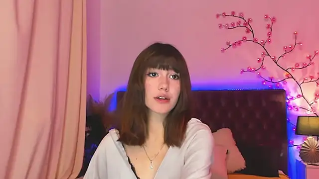 MilanaHotts webcam