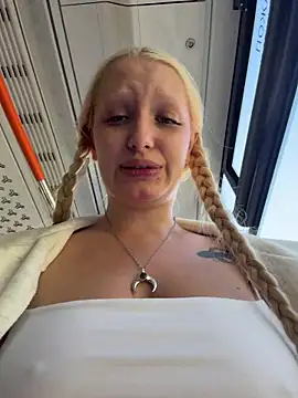Elfi_InPublic webcam