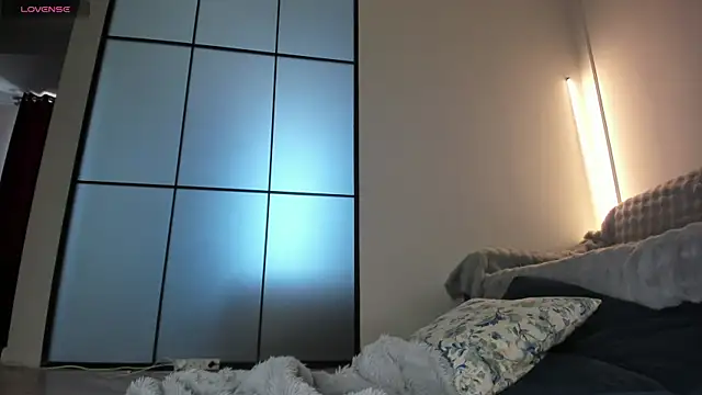 Lunaonekiss webcam