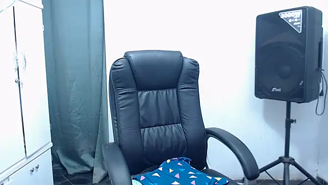 LAURA_CRAIZY webcam