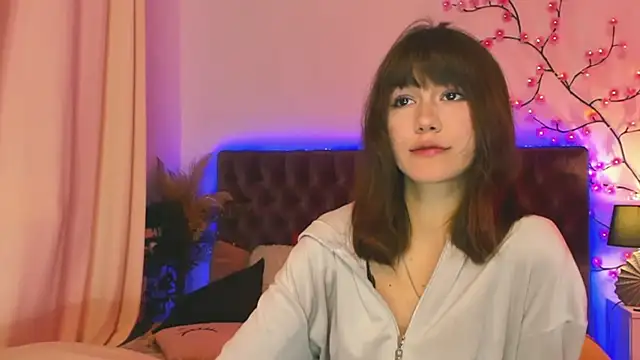 MilanaHotts webcam