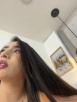 ivonneowen (F teen) - I fuck myself with my dildo in missionar