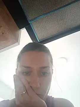 Bullhorygirl webcam