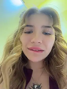 FlashTitsRoyal live sex cam