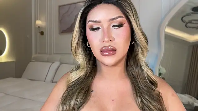 Your_Majesty_Tyra webcam
