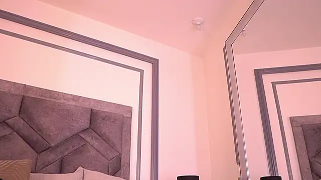 MiaKay1 webcam