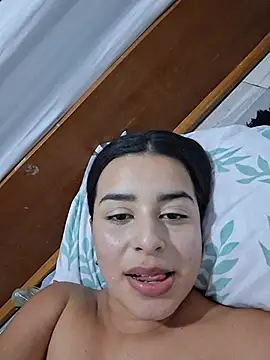 Maite_4 live cam on StripChat