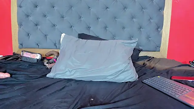 YayaHilton webcam