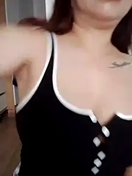 Christine-le1 webcam