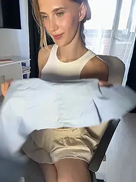 Luna_mp4 webcam