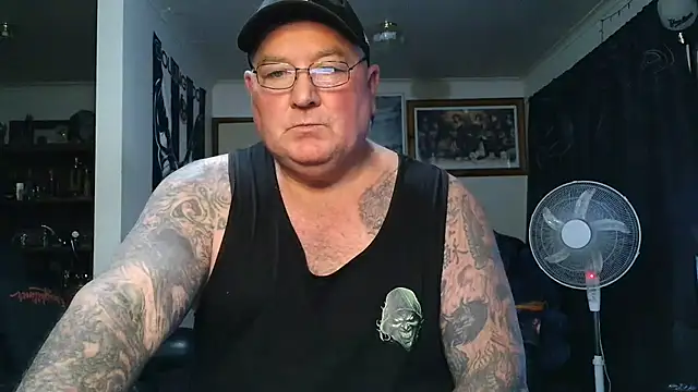 kinkyblueyes69 (M mature) - LUBE MY COCK N BALLS
