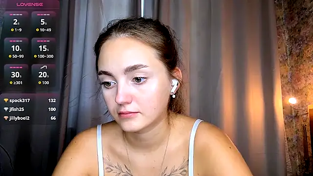 LoraDavi live cam on StripChat